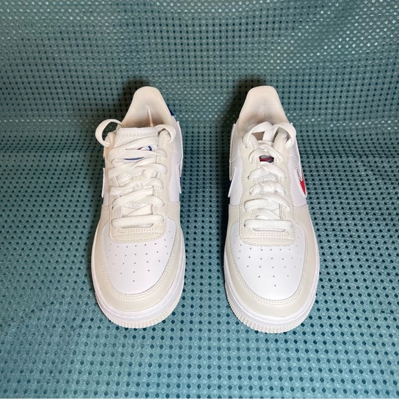 ***NWT*** Nike Air Force 1 LV8 (GS) Red, White & Blue - Picture 2 of 9